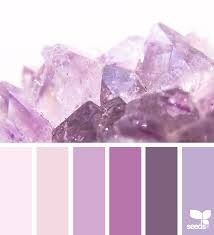 Paleta de cores nos tons de lilás a roxo para madrinhas 4