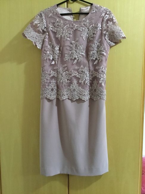 A outra avó quis manga curta e um vestido mais reto..