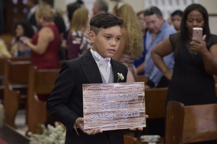Placas que foram usadas no cortejo. Foram duas: 1(o felizes para sempre começa agora !)