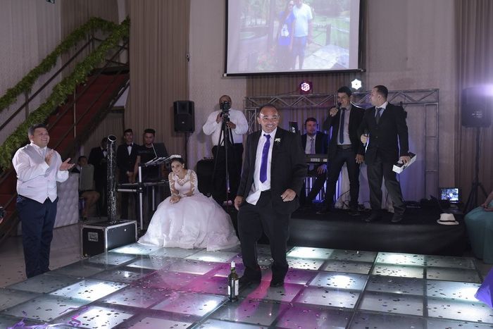 Mas não foi tão facil ganhar kkk, teve que dançar na boquinha da garrafa.