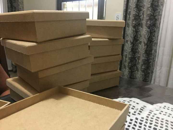 Comprei as caixinhas em mdf cru. Achei por um precinho muito bom aqui onde moro 