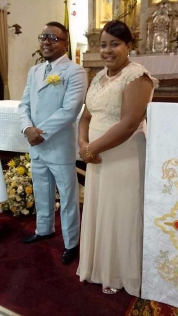 MEU NOIVO E SUA IRMÃ NO ALTAR...