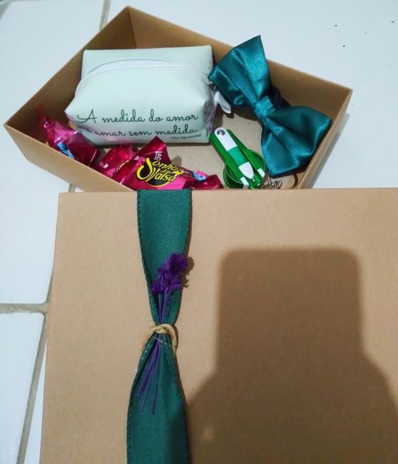 diy - fiz as caixas convites e as flores de lapela. 😍💒 2