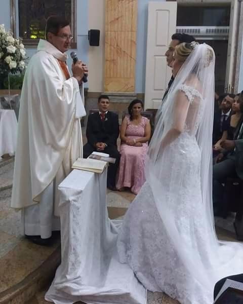 Eu ficava mexendo no vestido toda hora de tanto nervosimo