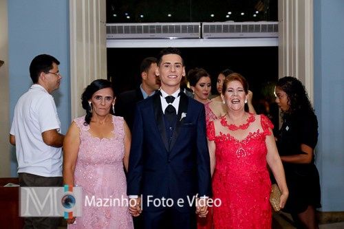 Enquanto minha mãe estava toda sorridente minha sogra estava triste pois como ela gosta de dizer: pe