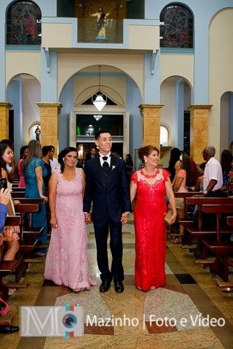 Eu achei tão lindos os vestidos das mães *-*
