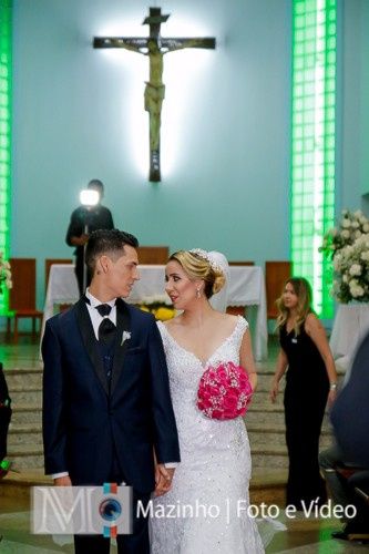 A cerimonial pediu pra gente parar no meio da igreja e dar um beijo, estávamos planejando onde parar