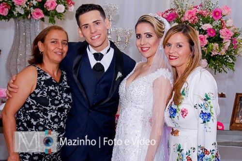 Me mata de raiva pessoa usar branco, tira o foco do vestido da noiva!!