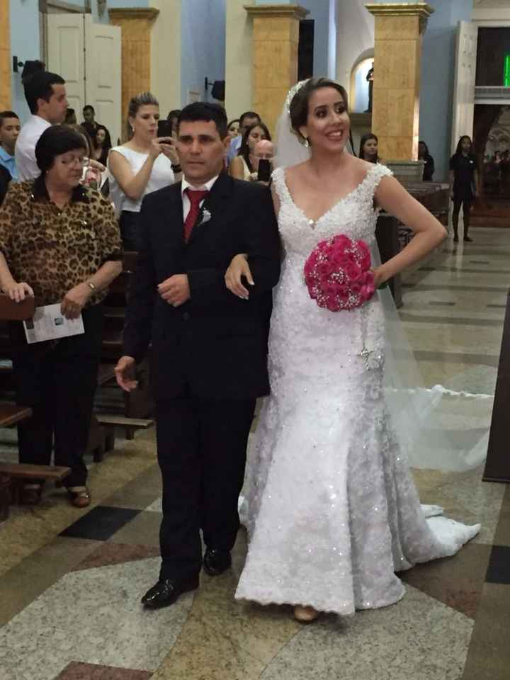 Tentando olhar pros lados sorrindo pra disfarçar o nervosismo kkkk