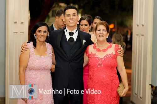 Ele entrou com nossas mães e eu achei que ficou tão lindo *-*