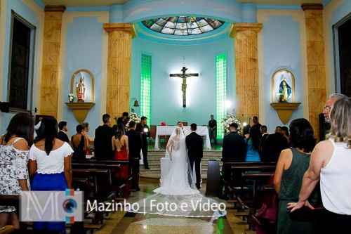 Amo fotos que mostrem o detalhe das costas do vestido e do véu *-*