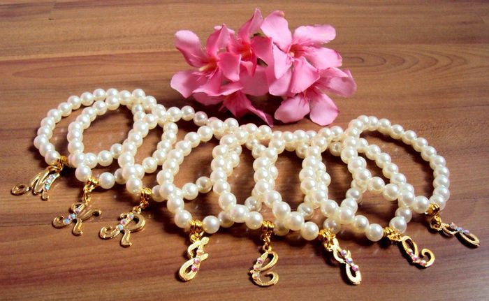 pulseira com as iniciais das madrinhas