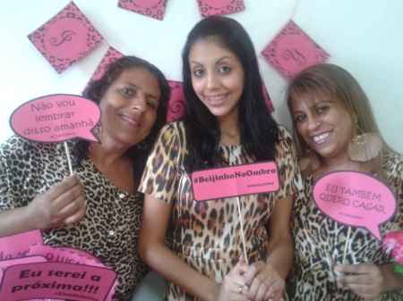 Minha mãe, eu e minha tia de oncinha