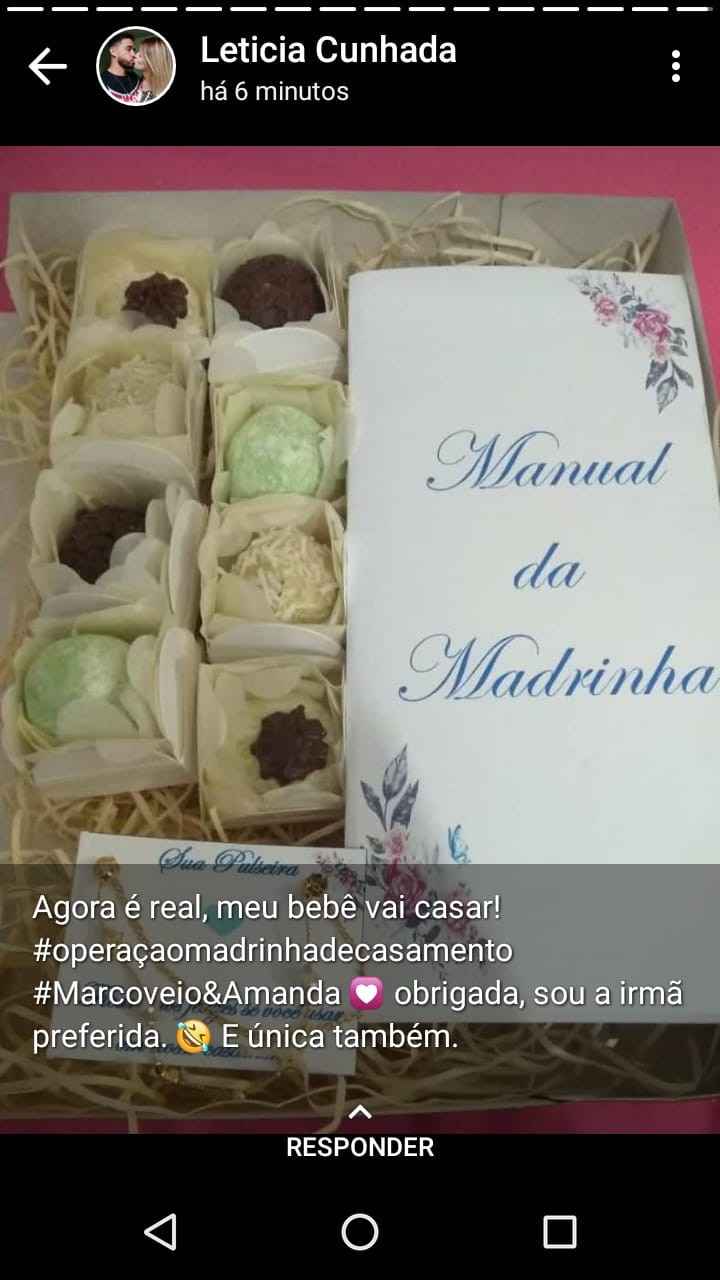 Caixa para madrinha – Manual, pulseira e 8 docinhos (Compramos 3 modelos de pulseira, e escolhemos c