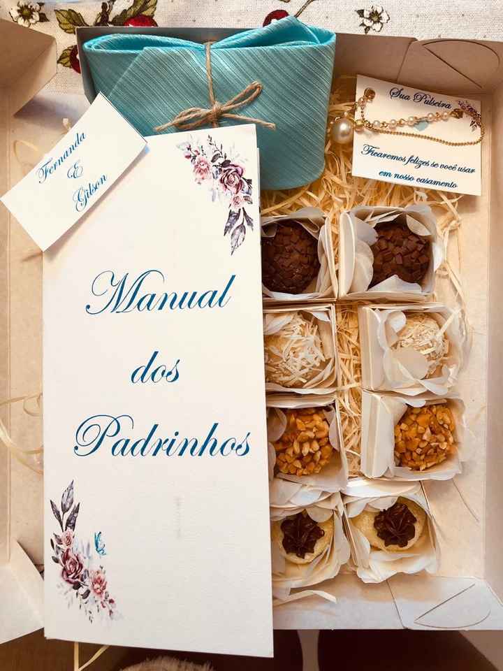 Caixa para os padrinhos – Manual, pulseira, gravata e 8 docinhos