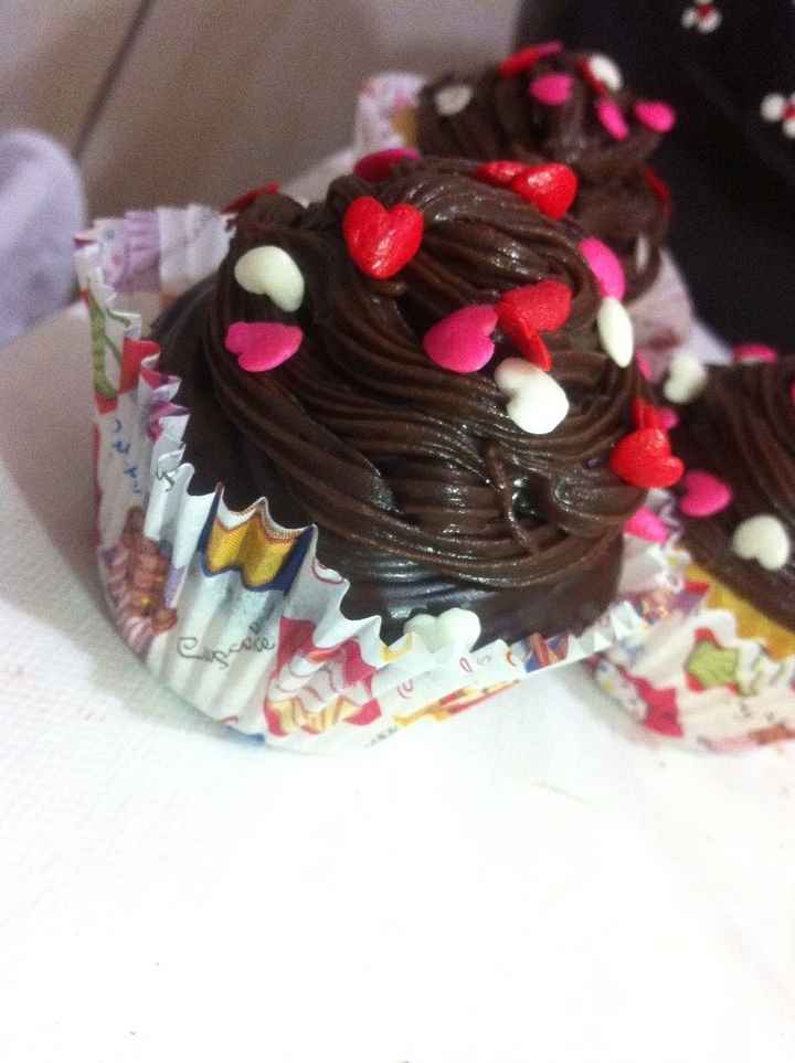 Cup cake massa caseira recheio de maracuja e cobertura de ganache de chocolate ao leite ...