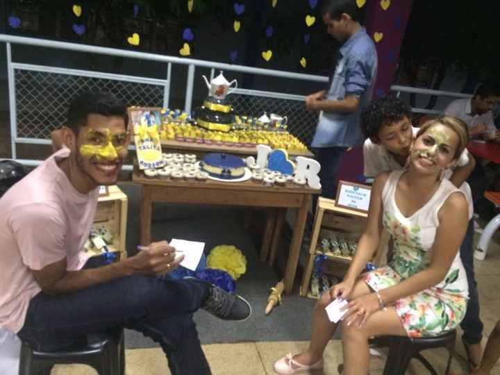 chá de panela azul e amarelo