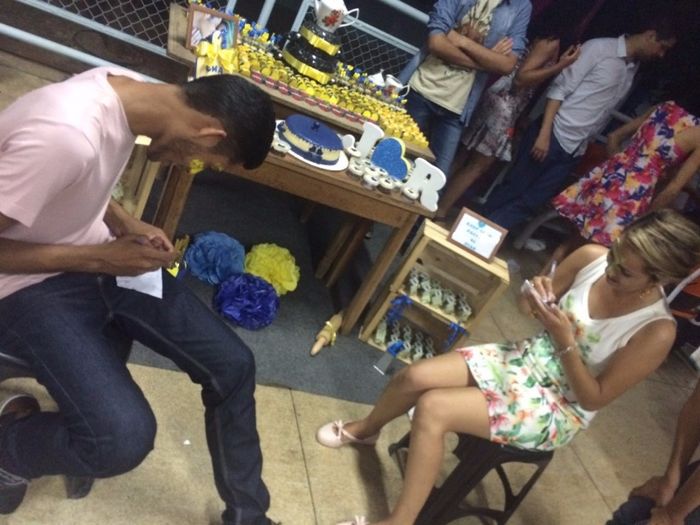 chá de panela azul e amarelo