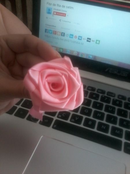 Flor de cetim pro meu buquê *-* - 1