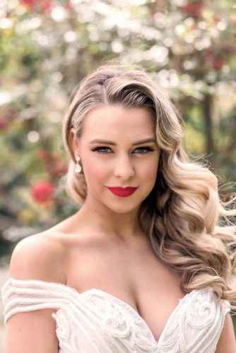 Penteado: Cabelo solto ou semi-preso. - 1