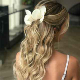 Penteado: Cabelo solto ou semi-preso. - 2