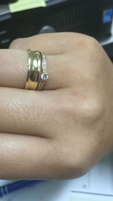Como usar anéis de noivado e alianças? 1