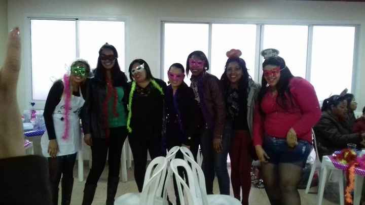 Teve dança das cadeiras com mascara..