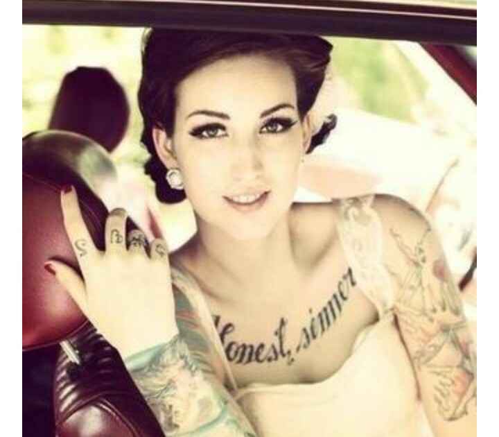 Essas noivas fizeram questão de destacar suas tatuagens - 7