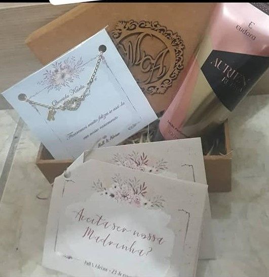 Madrinhas Solteiras: Pulseira personalizada, creme de mão,  convites e manuais! 