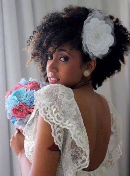 Penteado para noivas cacheadas - 1