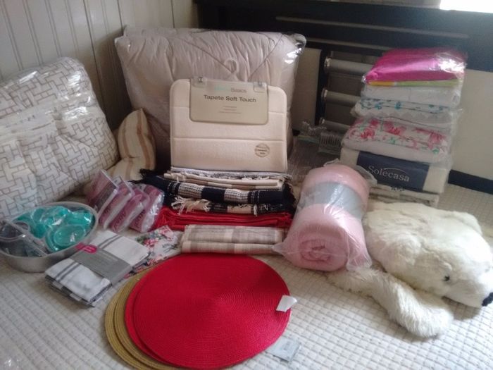 Cama, mesa e banho