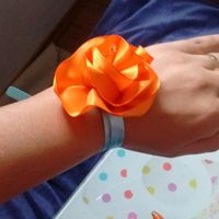 e para as madrinhas, corsage.
