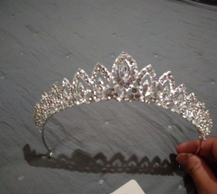 Tiara 1