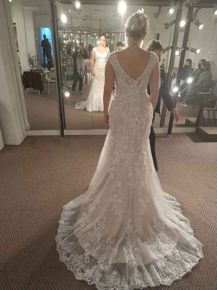 Qual devo escolher!!! Manga longa ou princesa. Nude ou branco?? Sou loira. Não me sinto bem em vesti