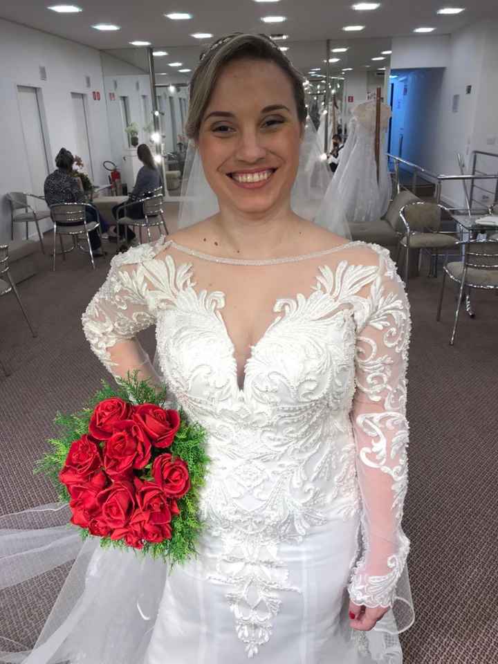 Qual devo escolher!!! Manga longa ou princesa. Nude ou branco?? Sou loira. Não me sinto bem em vesti