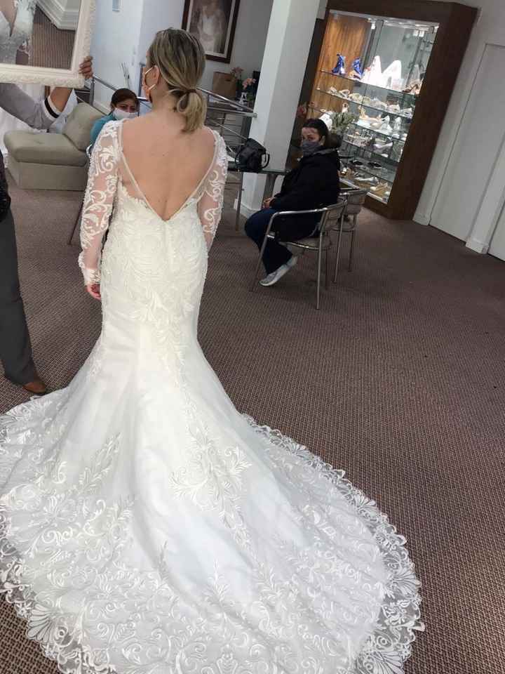Qual devo escolher!!! Manga longa ou princesa. Nude ou branco?? Sou loira. Não me sinto bem em vesti