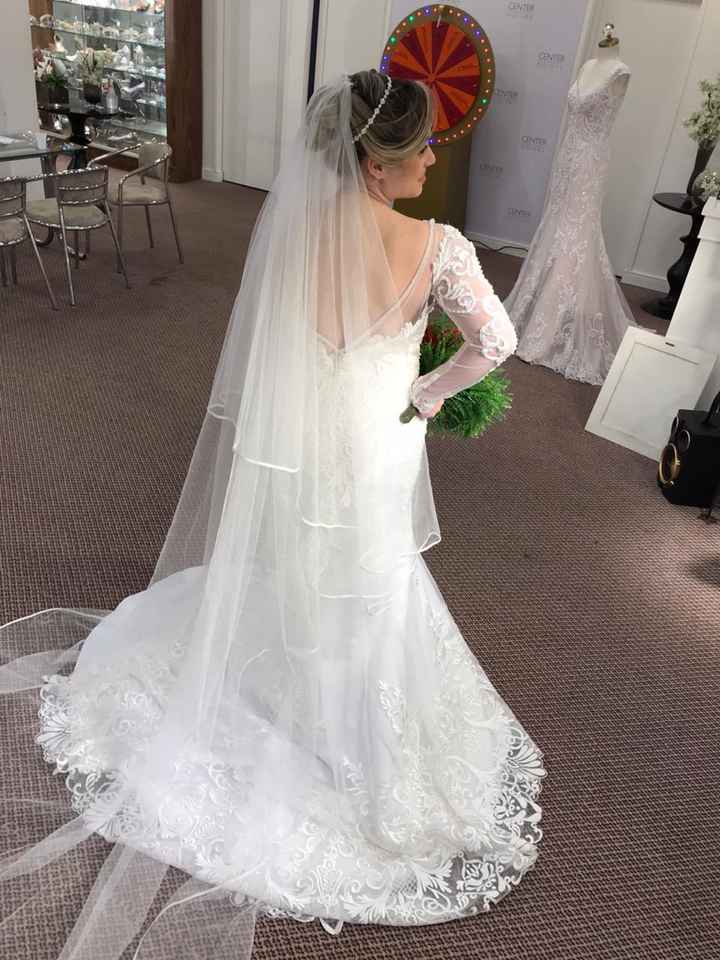 Qual devo escolher!!! Manga longa ou princesa. Nude ou branco?? Sou loira. Não me sinto bem em vesti