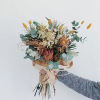 Qual desse buquês combina mais com o estilo industrial minimalista - 1