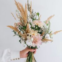 Qual desse buquês combina mais com o estilo industrial minimalista - 2