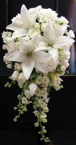 Cascata de Lírios com Rosas (Estou apaixonada)