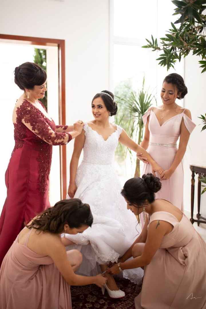 Momento de colocar o vestido!! Me ajudem!! - 2