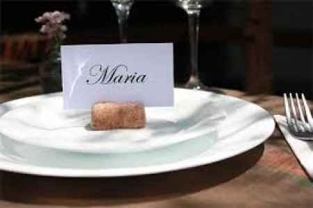 Marcar lugares do convidados na festa?