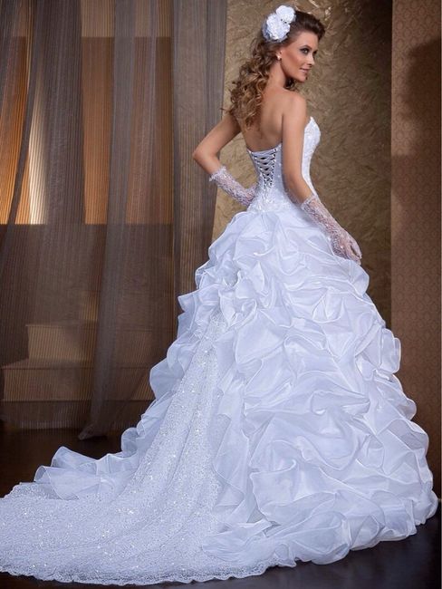Qual vestidos vocês acham mais bonito? - 4