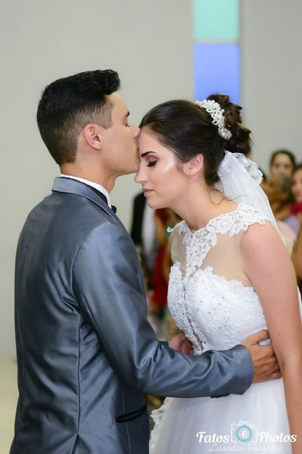 Beijinho na testa