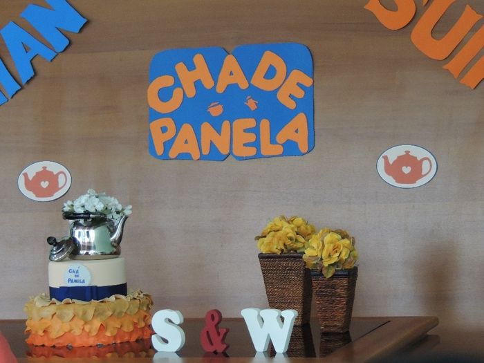 Esses bules achei na internet e imprimi, as letras e o painel pedi para fazer em uma papelaria