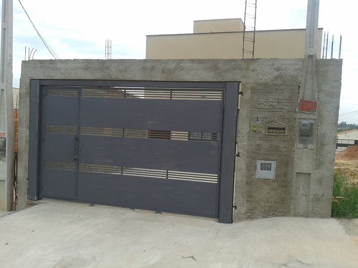 Nossa casa já com portão ainda sem pintar