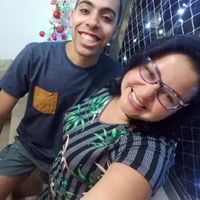Ao lado da nossa pequena árvore de natal!
