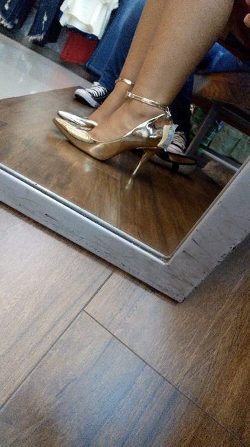 Meninas venham ver meu sapato dourado e me ajudar em uma questão - 1