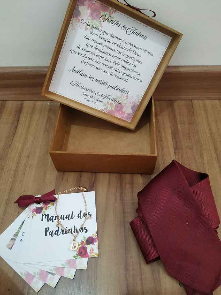 Caixa montada padrinhos por 20,00 r$ - 2