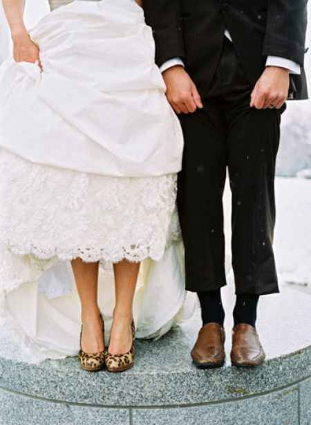 Vestido de noiva com sapato de onça